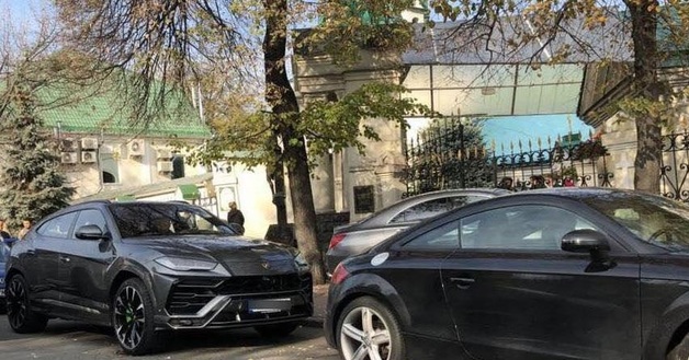 ГБР арестовало шесть элитных машин экс-нардепа Микитася, включая Lamborghini Urus