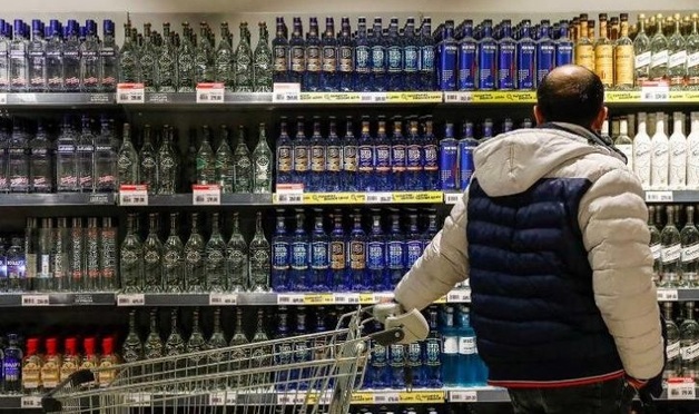 В российских регионах начали вводить ограничения на продажу алкоголя