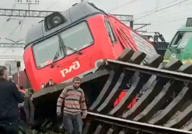 В Петербурге столкнулись два поезда