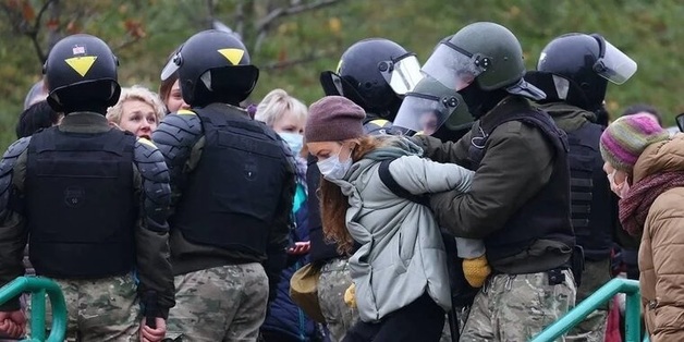 В Беларуси на воскресных акциях протеста задержали более 1100 протестующих и 24 журналиста