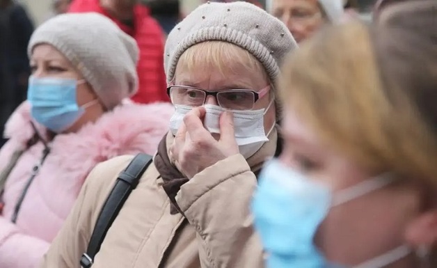 «Тяжелые больные умирают, а легкие штурмуют больницы»: Врач раскритиковал дистанционное лечение коронавируса