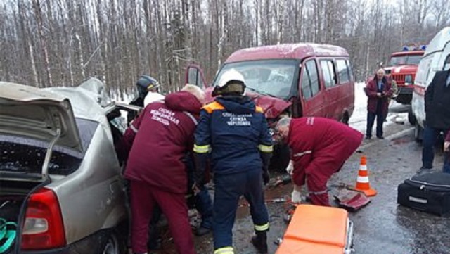 Трое погибли и семеро пострадали в ДТП с микроавтобусом ФСИН