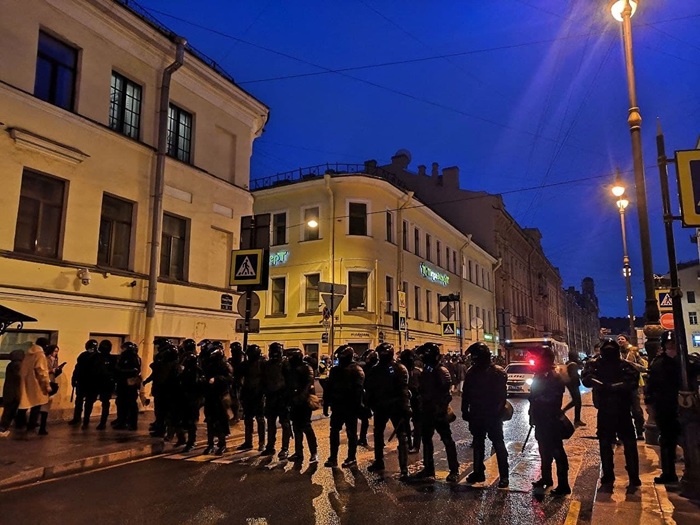 Сотрудник ОМОНа на акции в Санкт-Петербурге заявил, что он спортсмен и делает хорошее дело