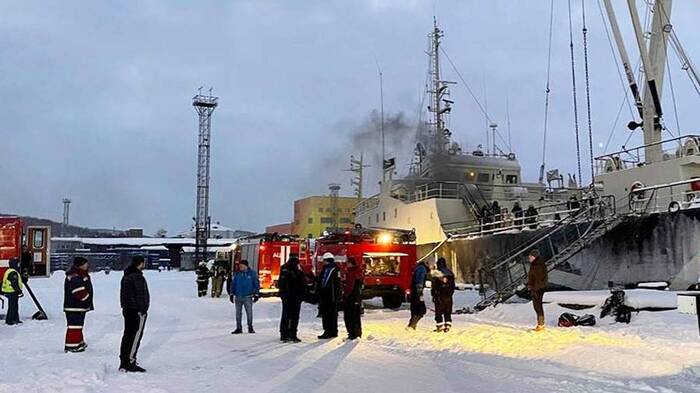 В порту Мурманска загорелось судно «Принцесса Арктики»: для тушения привлекли 28 человек