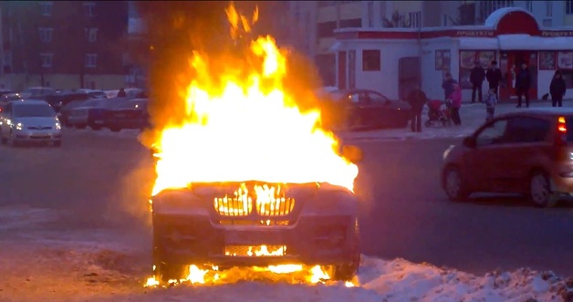 В Николаеве сгорел прокурорский Mitsubishi