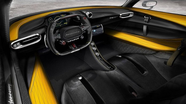 В интернет попали фото интерьера суперкара Hennessey Venom F5