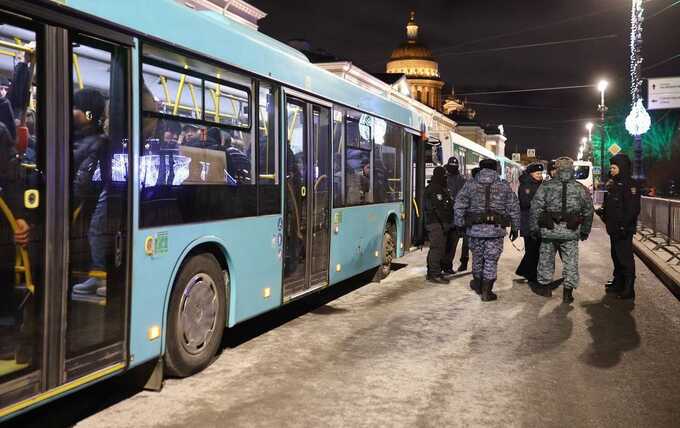 Петербургские силовики проводят рейд по мигрантам в новогоднюю ночь