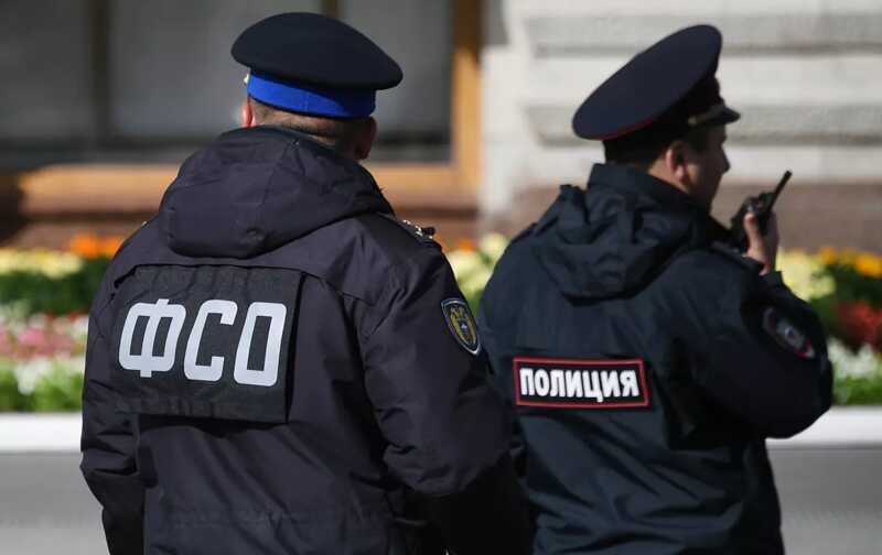 В Москве около Белорусского вокзала силовики окружили внедорожник