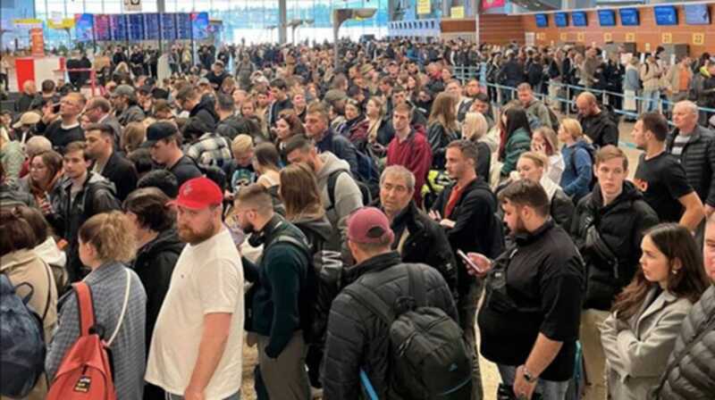 Российские туристы провели 9 мая в аэропорту Антальи из-за задержки рейса