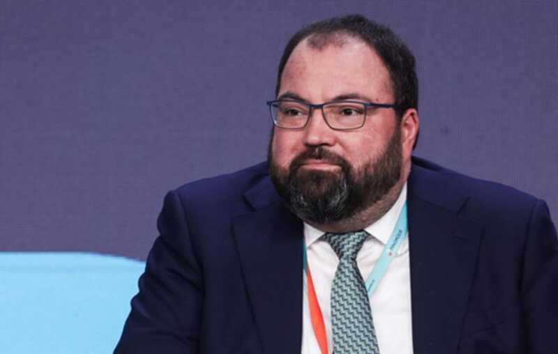 Цифровой лицемер: министр Шадаев ограничивает использование зарубежных технологий, продолжая пользоваться продукцией Apple