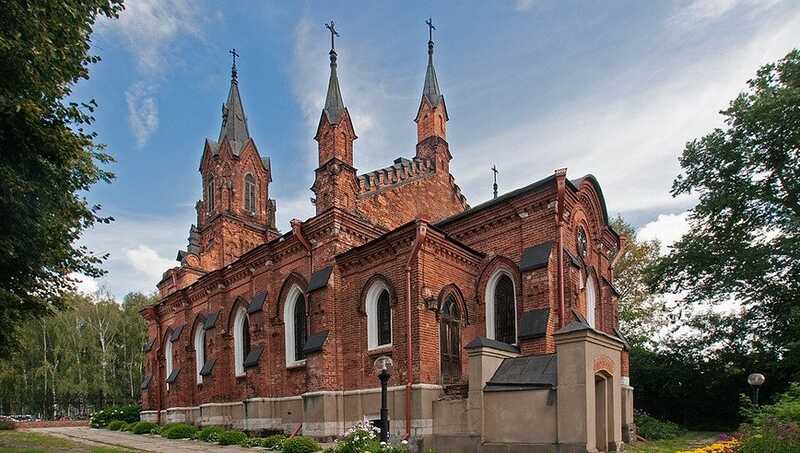 Во Владимире прокуратура потребовала убрать мемориал и икону из католического храма