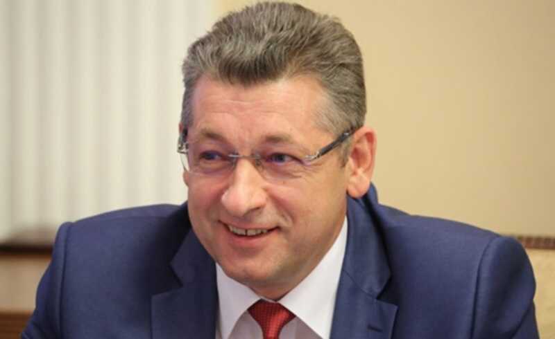 Премьер-министр Ульяновской области Геннадий Спирчагов продолжает поддерживать интересы семейных кланов депутатов, что ведет к истощению бюджета региона