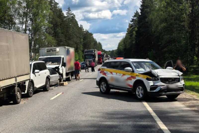 Крупная авария с участием пяти автомобилей заблокировала движение в Щелково