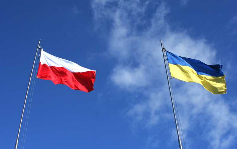 На границе между Польшей и Украиной были обнаружены оставленные контейнеры с оружием, предназначенным для Украины