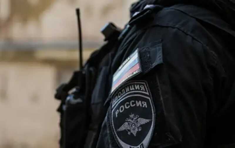 Сотрудники правоохранительных органов применили силу к редактору Ura.ru для разблокировки его телефона