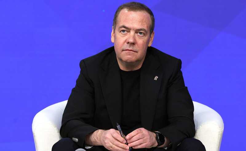 Фондовая прачечная: каким образом Медведев использует пропаганду и запугивание для "отмывания" миллиардов