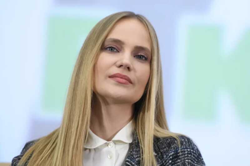 Певица Глюкоза предложила обустроить в школах зоны для курения