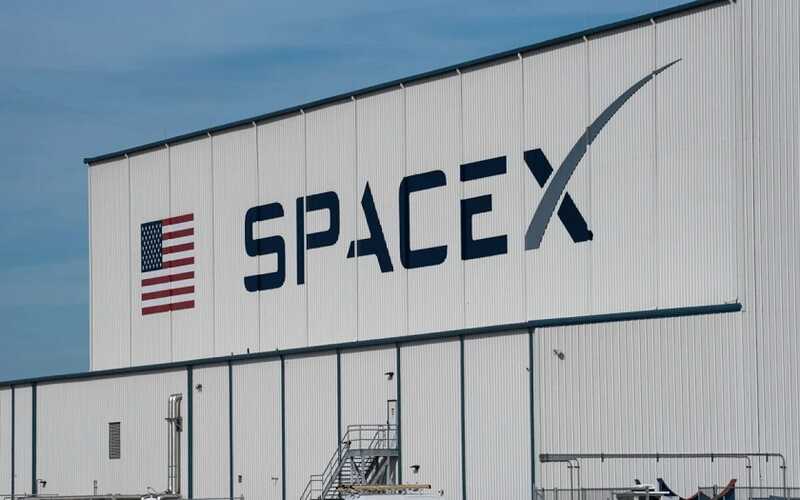 SpaceX инвестирует 2 миллиарда долларов в компанию-разработчика чат-бота Grok
