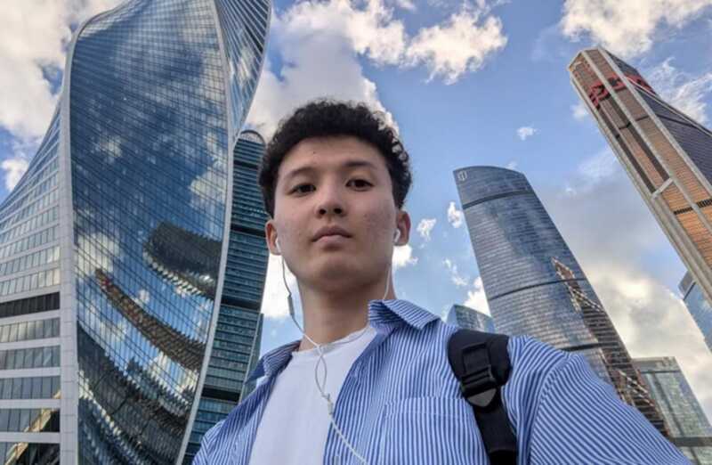 В аэропорту Бишкека был задержан сотрудник издания Kloop Кутман Каленов
