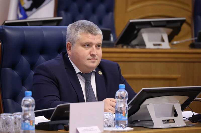Дроновская "дорожная империя" погрязла в арестах: В Новгородской области процветают взяточничество и подставные тендеры