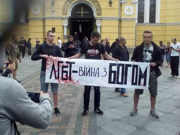 В Киеве начались столкновения из-за ЛГБТ-парада