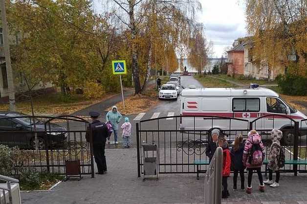 В новосибирской школе, где покончила с собой старшеклассница, травили учеников