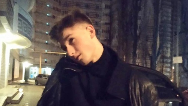 Шел на таран: В Киеве 15 полицейских машин полчаса гонялись за 18-летним «мажором» на Mercedes