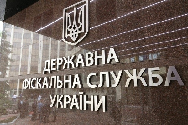 Чиновник ГФС вымогал взятку в $12 тысяч и обещал закрыть уголовное дело