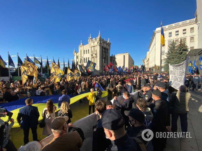 Митинг у стен Офиса президента