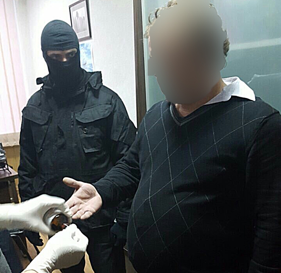 В Харькове руководители завода вымогали у бизнесмена 1,5 миллиона гривен взятки - 36383 В Харькове руководители завода вымогали у бизнесмена 1,5 миллиона гривен взятки - фото 36383