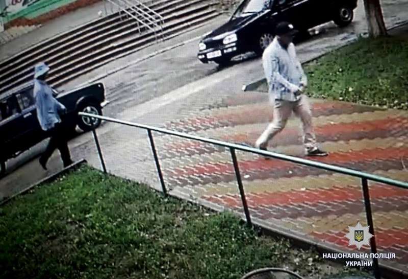 Налетчики в масках Шрека ограбили ювелирный магазин в Харьковской области Грабители были в масках Шрека. ото: ГУ НП в Харьковской области dzeiquhiuhiddtglv