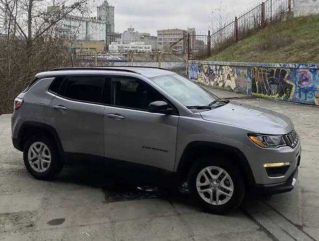 Топ-чиновник «Укрзализныци» купил Jeep за 320 тысяч гривен