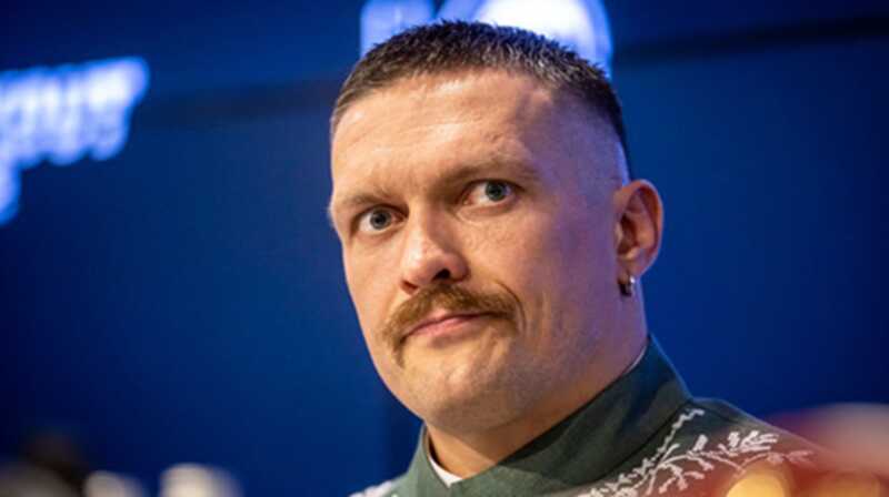 Украинский боксёр Александр Усик снова стал абсолютным чемпионом после победы техническим нокаутом над Даниэлем Дюбуа